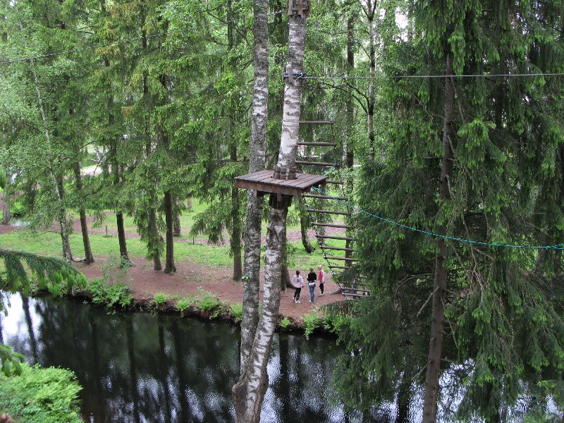 Nõmme seikluspark (Парк приключений Нымме), верёвочные дороги.