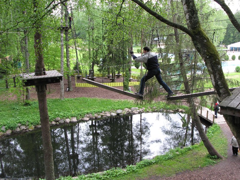 Nõmme seikluspark (Парк приключений Нымме), верёвочные дороги.
