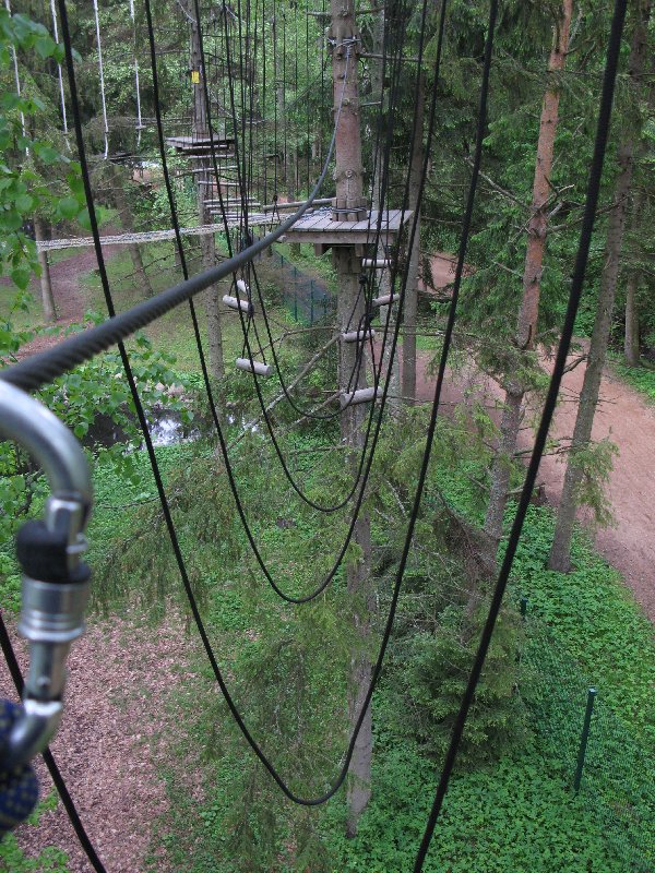 Nõmme seikluspark (Парк приключений Нымме), верёвочные дороги.