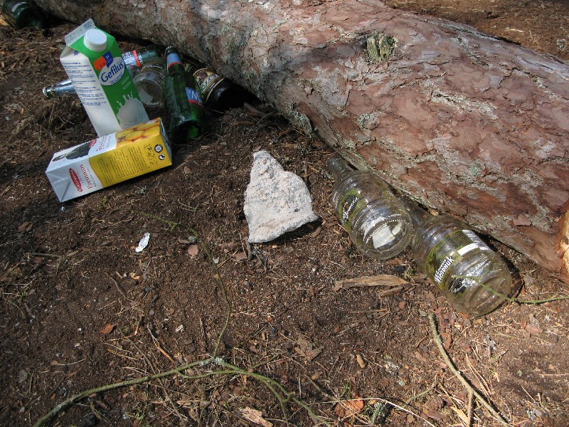 Расплющеная бутылка. Матсиранд 2009. Отдых в Эстонии, Матсиранд (пляж Матси, Matsirand).