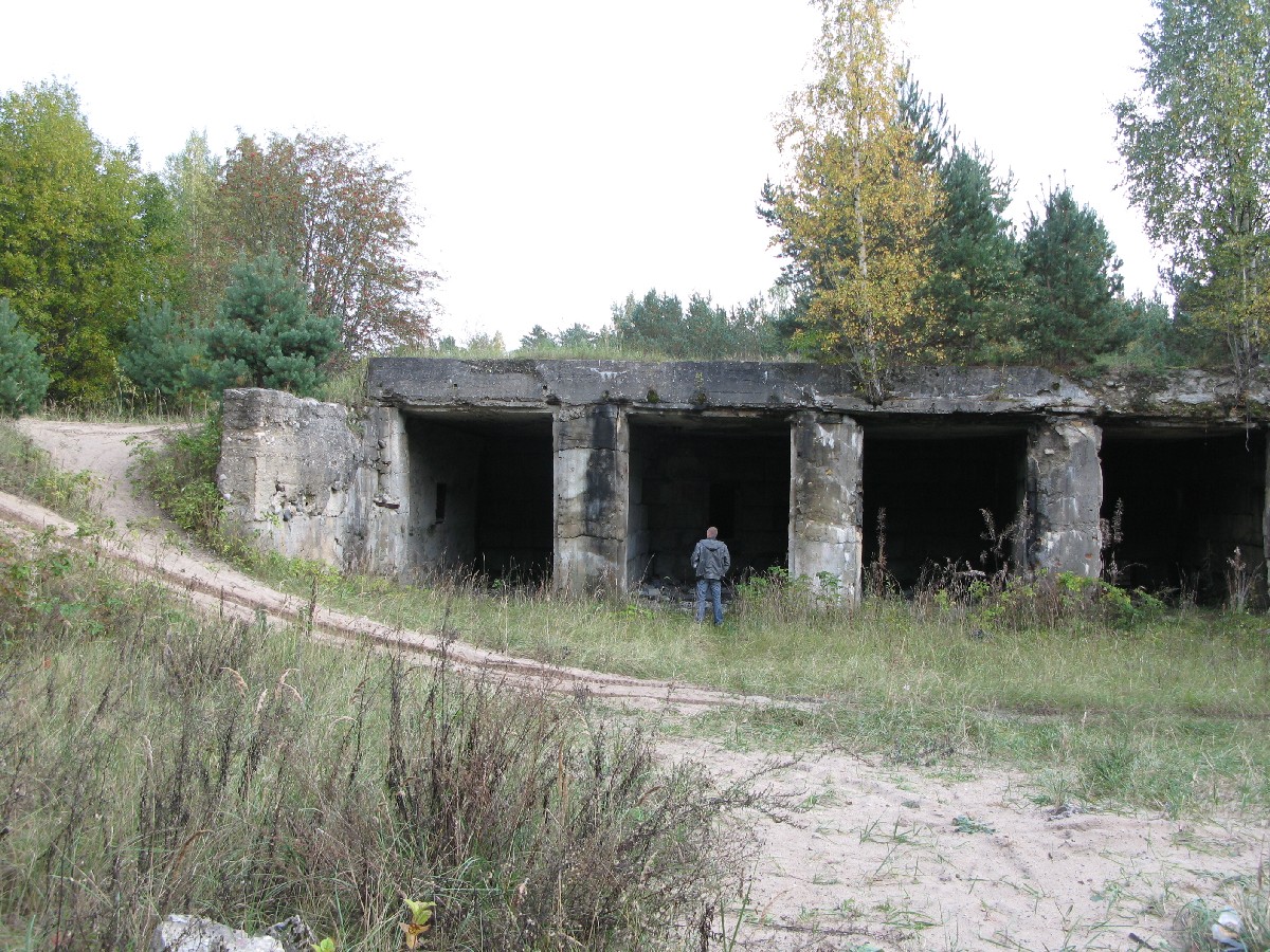 С другой стороны гаражи. Куллипеса.