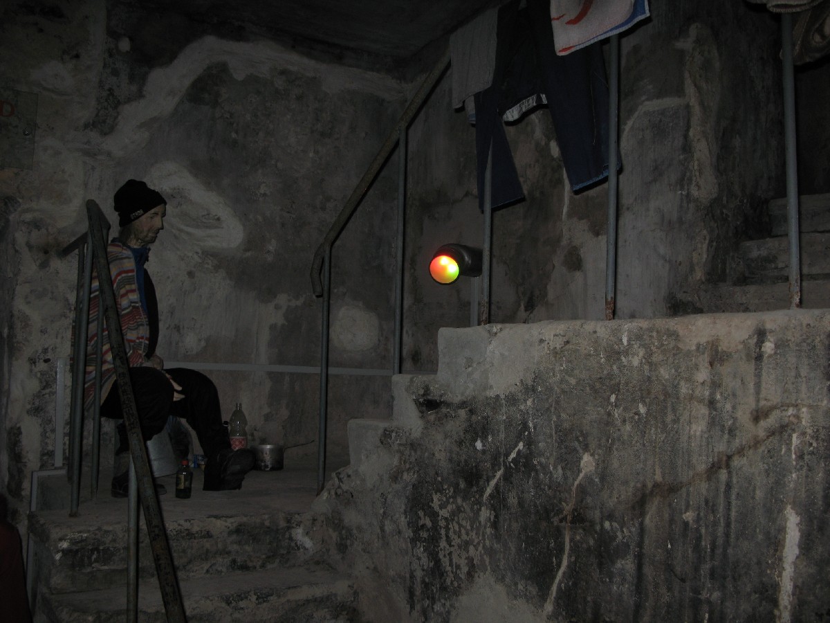 Бомж. Подземелья бастионов Кик-Ин-Де-Кёк.