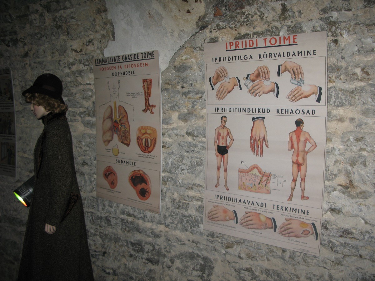 Плакаты времён второй мировой войны. Подземелья бастионов Кик-Ин-Де-Кёк.