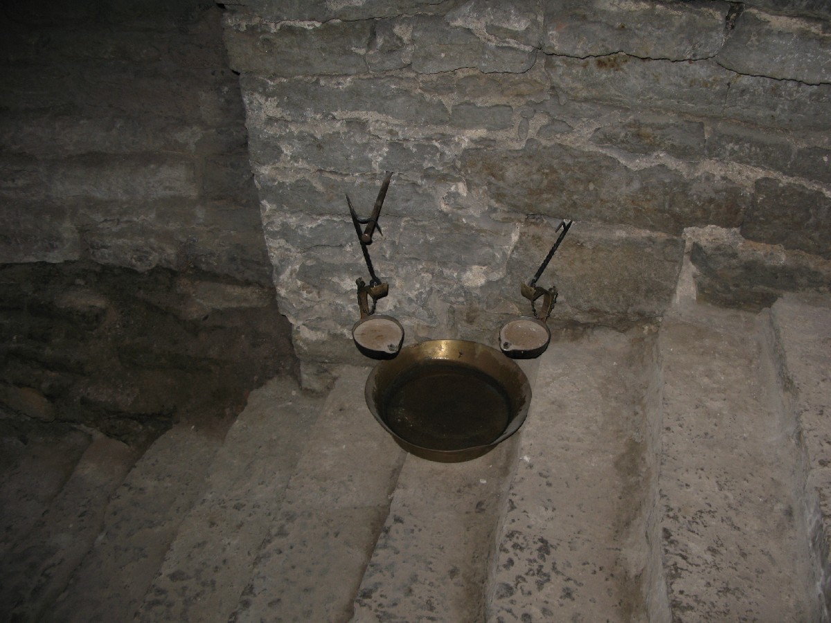 Инструмент для измерения вибрации. Подземелья бастионов Кик-Ин-Де-Кёк.