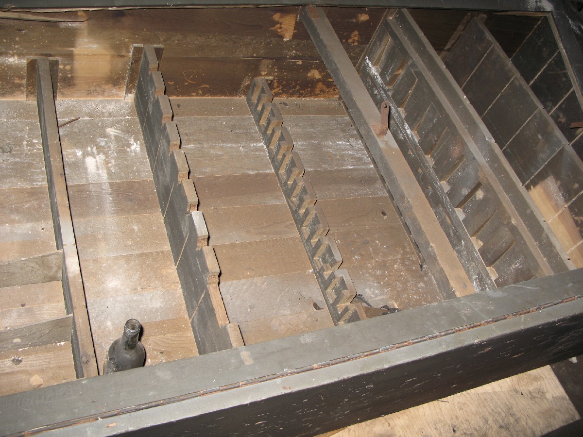 Оружейный шкаф. Катакомбы Лаагри. Войсковая часть 03116, командный пункт. Центр связи. Координаты: 59.344466,24.631305 .