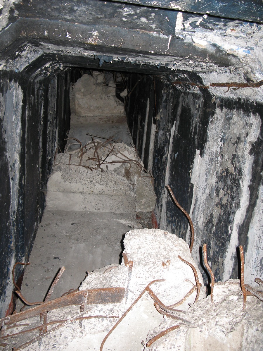 Заваленый вход. Катакомбы Лаагри. Войсковая часть 03116, командный пункт. Центр связи. Координаты: 59.344466,24.631305 .