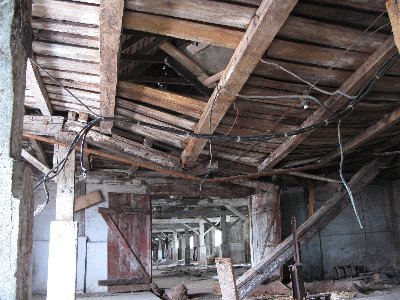 Заброшенный хлев.