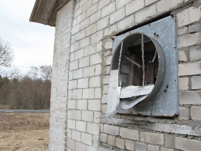 Заброшенный хлев.