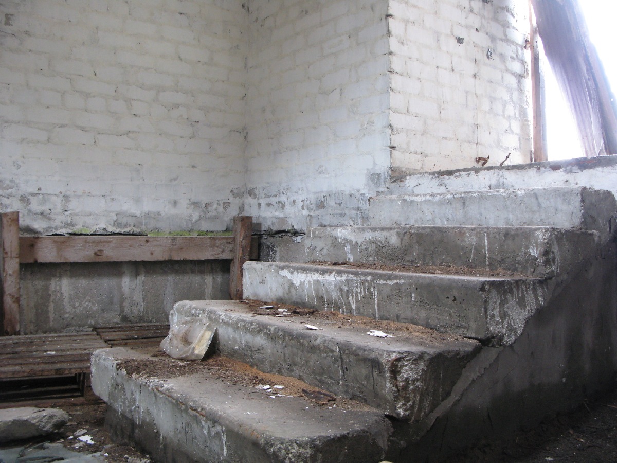 Может быть электрическая подстанция. Выезд на природу. Неизвестный объект. В районе деревни Винтсе (Vintse). Координаты 59.287074,23.823976.