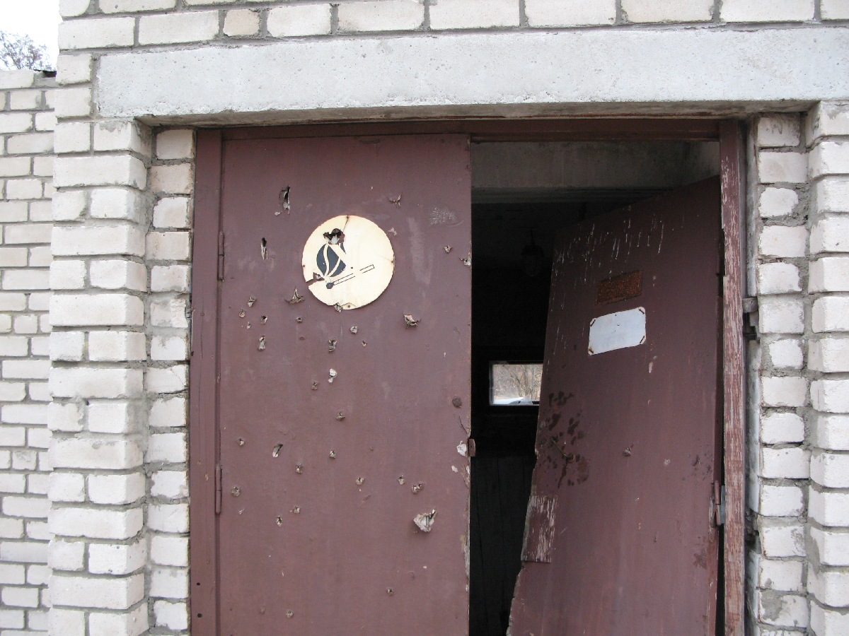 Может быть электрическая подстанция. Выезд на природу. Неизвестный объект. В районе деревни Винтсе (Vintse). Координаты 59.287074,23.823976.