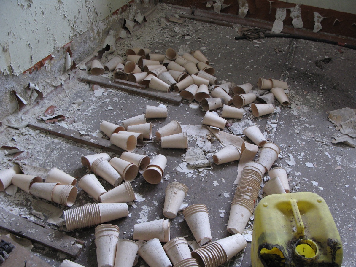 Комната со стаканчиками. Выезд на природу. Неизвестный объект. В районе деревни Винтсе (Vintse). Координаты 59.287074,23.823976.