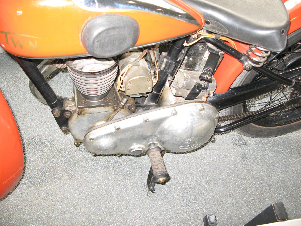 Мотоцикл TRIUMPH. Рижский Моторный музей. 