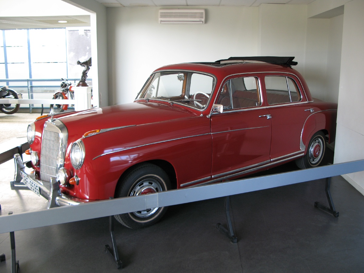 MERCEDES-BENZ 220 SE. 1959. Рижский Моторный музей. 