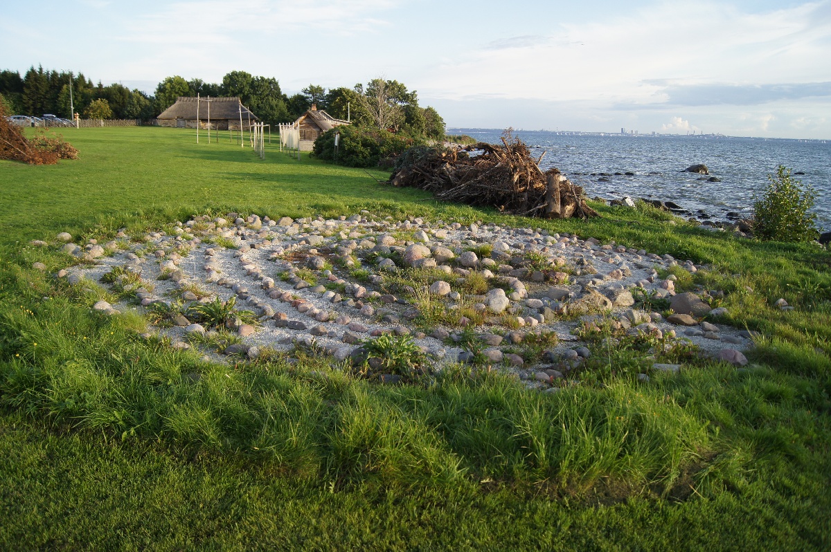 Каменный лабиринт. Музей Виймси на открытом воздухе.