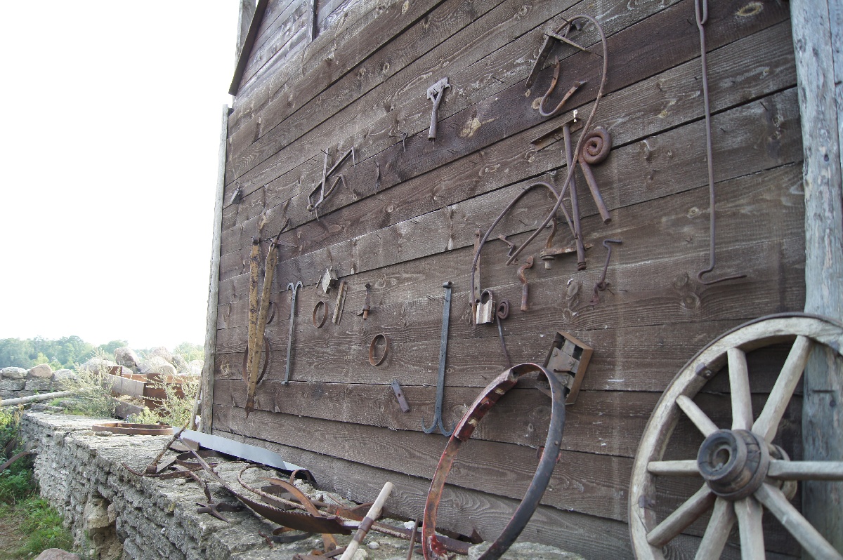 Кузница.  Замок (городище) Раквере.