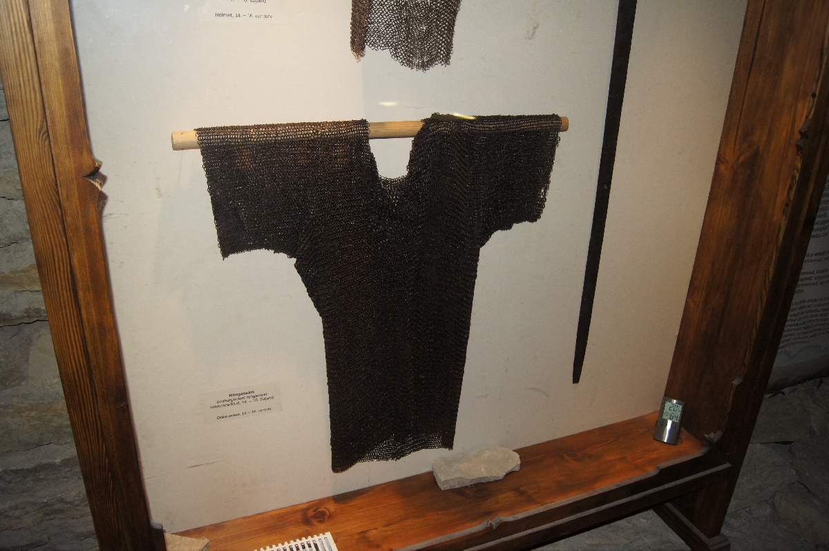 Кольчуга 14-16 век. Из круглых колец. Замок (городище) Раквере.