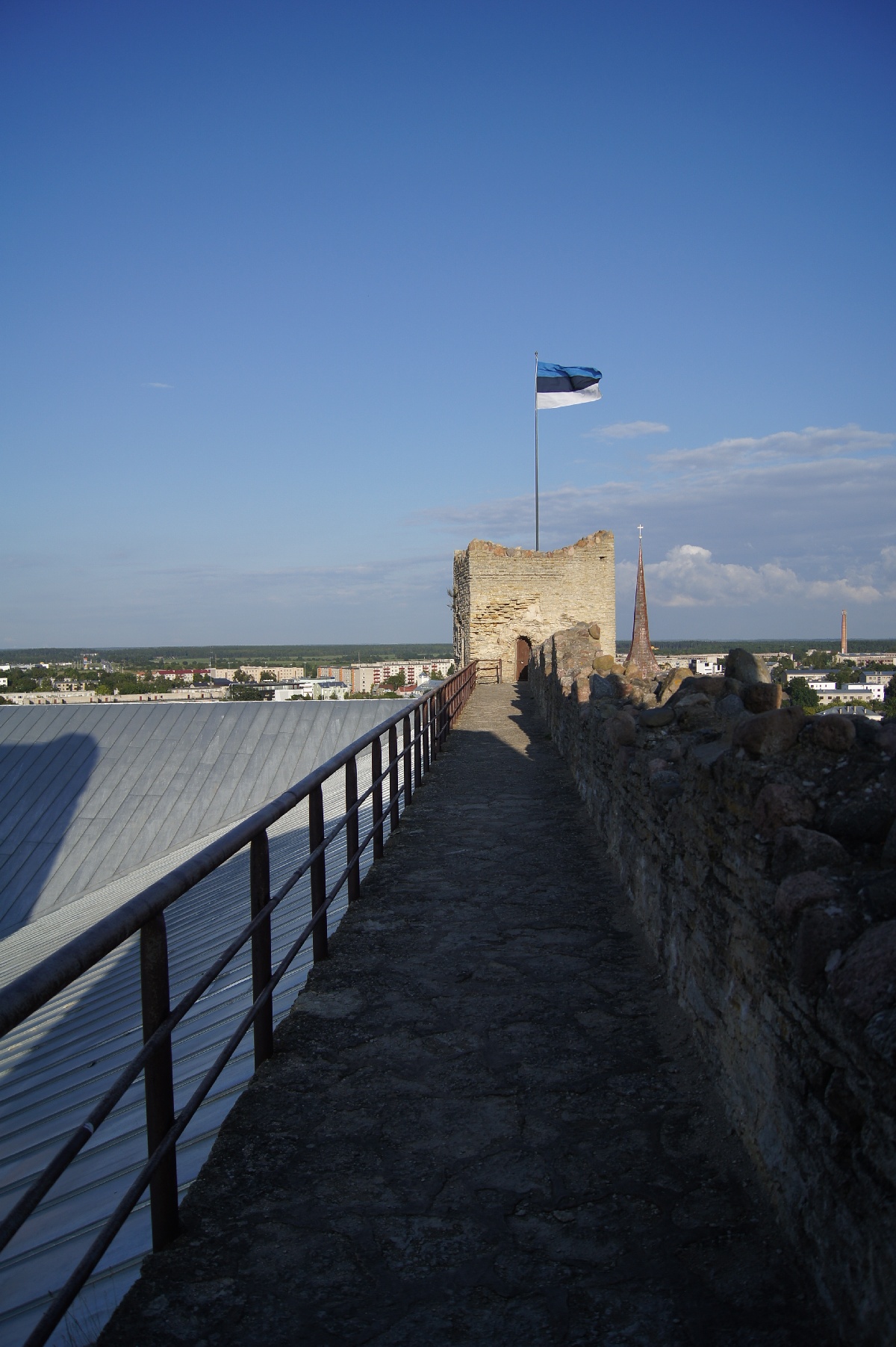 На стене. Замок (городище) Раквере.