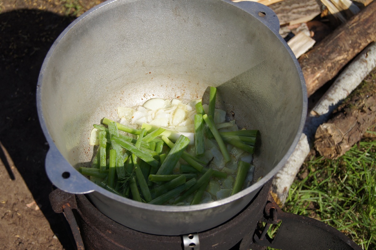 Начало жареных грибов.  Алатскиви Эстония (Alatskivi Eesti), ножи ручной работы