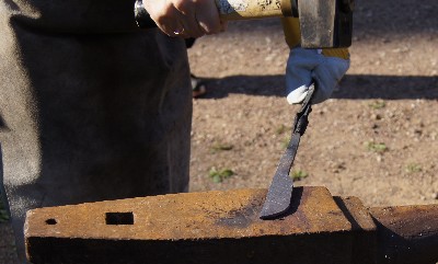 Алатскиви и ножи ручной работы.