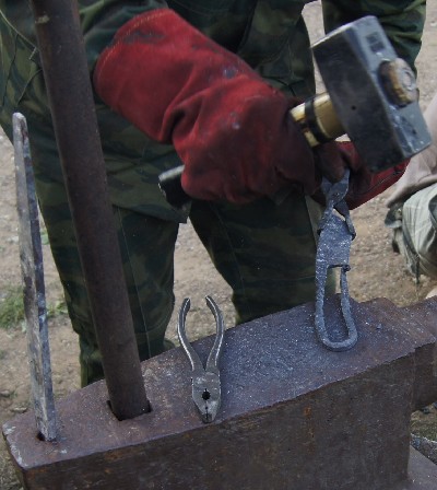 Алатскиви и ножи ручной работы.