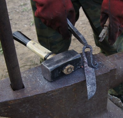 Алатскиви и ножи ручной работы.