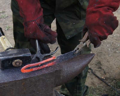 Алатскиви и ножи ручной работы.