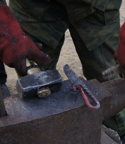 Алатскиви и ножи ручной работы.