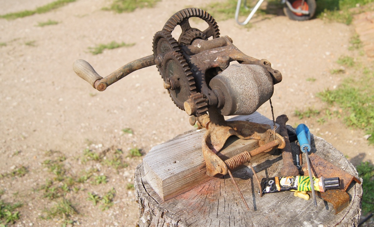 Механическая точилка.  Алатскиви Эстония (Alatskivi Eesti), ножи ручной работы