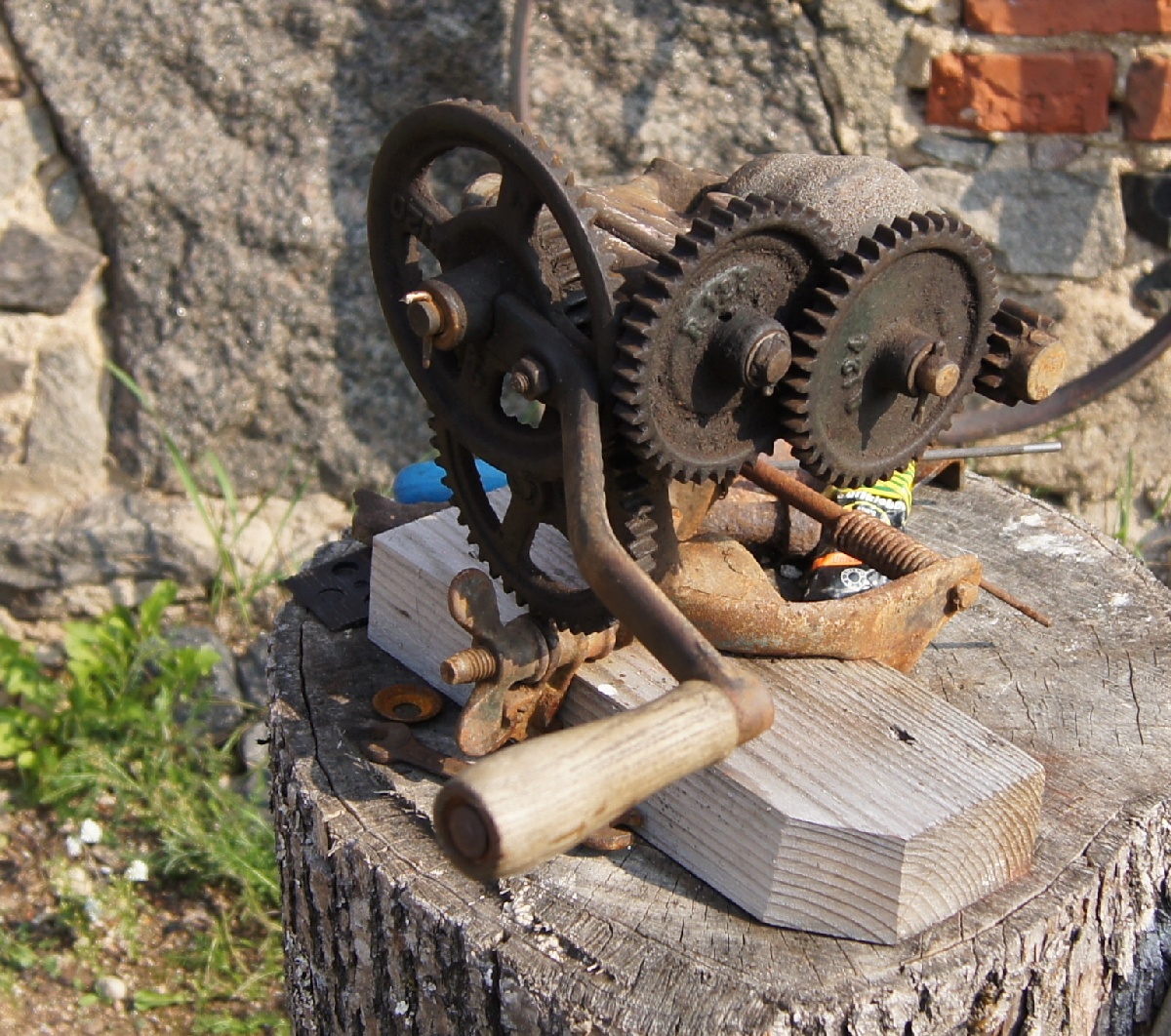 Механическая точилка.  Алатскиви Эстония (Alatskivi Eesti), ножи ручной работы