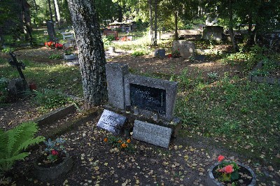 Alatskivi cemetery.