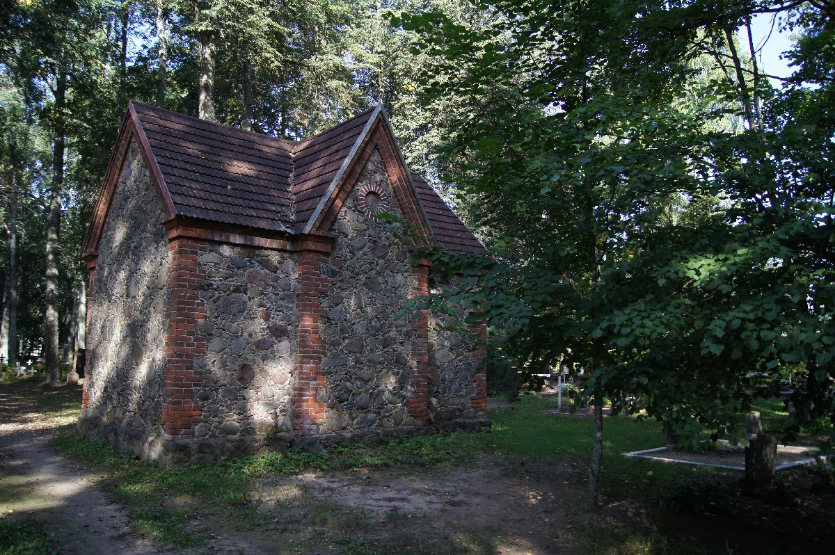 Chapel.  Alatskivi cemetery.