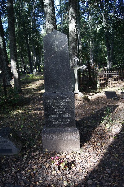 Alatskivi cemetery.