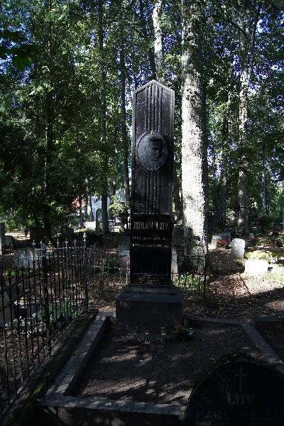 Alatskivi cemetery.
