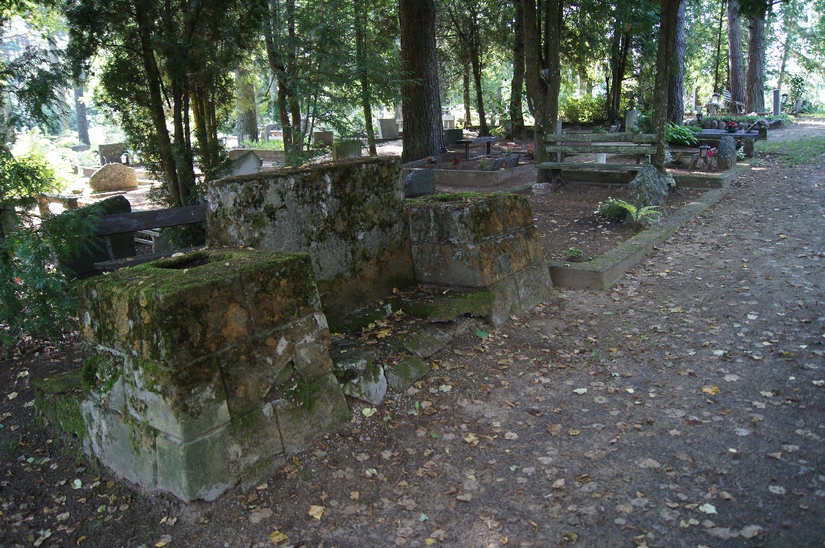  Alatskivi cemetery.
