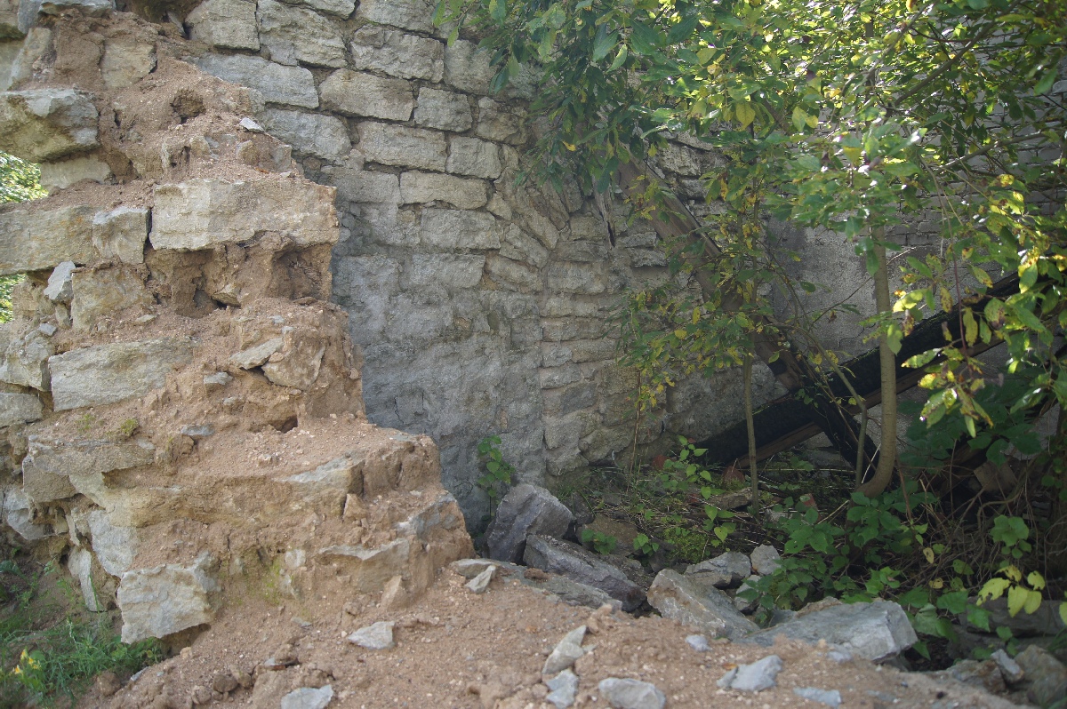 Old walls. Astangu Military Base.