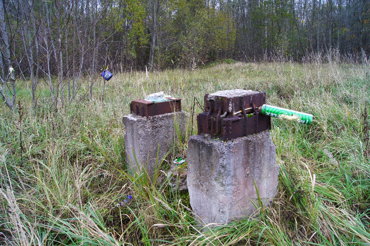 Простреленый макрофлекс (строительная пена). Наблюдательный пункт пво в Кикепера. 
