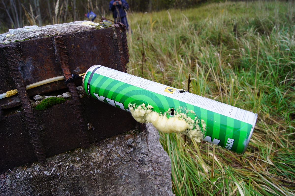 Простреленый макрофлекс (строительная пена). Наблюдательный пункт пво в Кикепера. 
