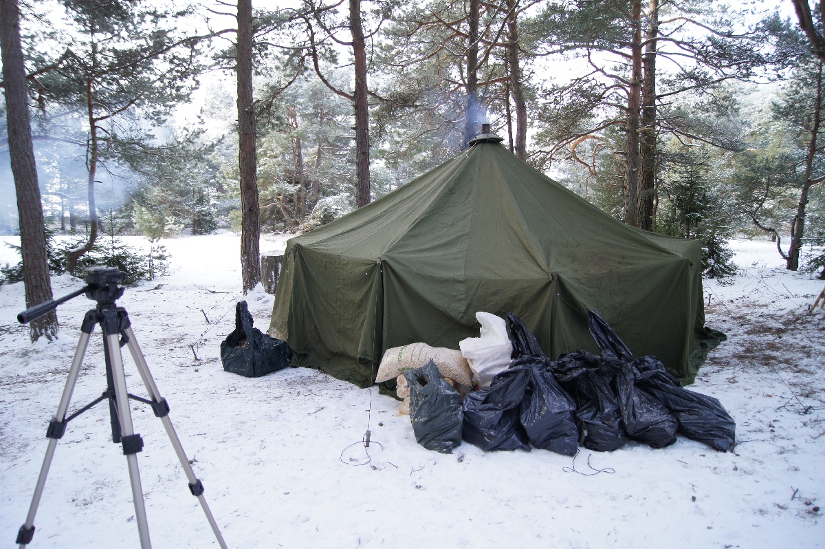 Шведская армейская 10 местная палатка.  Зимний пляж Матси (Матсиранд). Matsi rand.