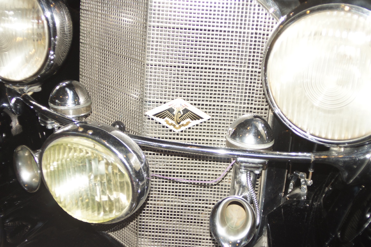 Mercedes Benz 380.  Рижский Моторный музей.