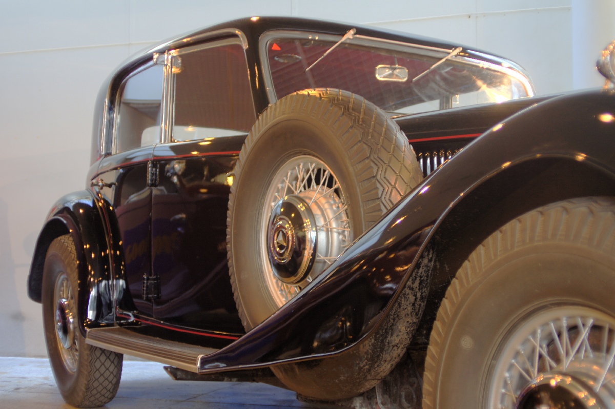 Mercedes Benz 380.  Рижский Моторный музей.