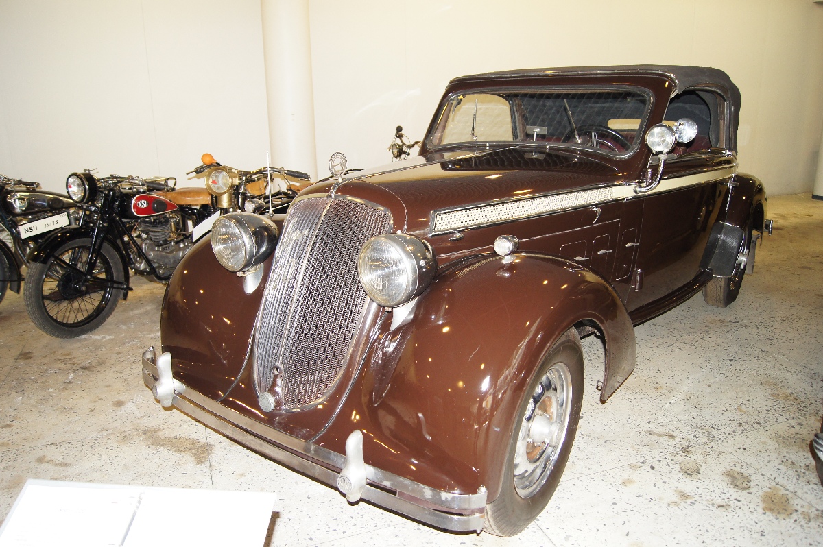 Steyr 220, 1938.  Рижский Моторный музей.