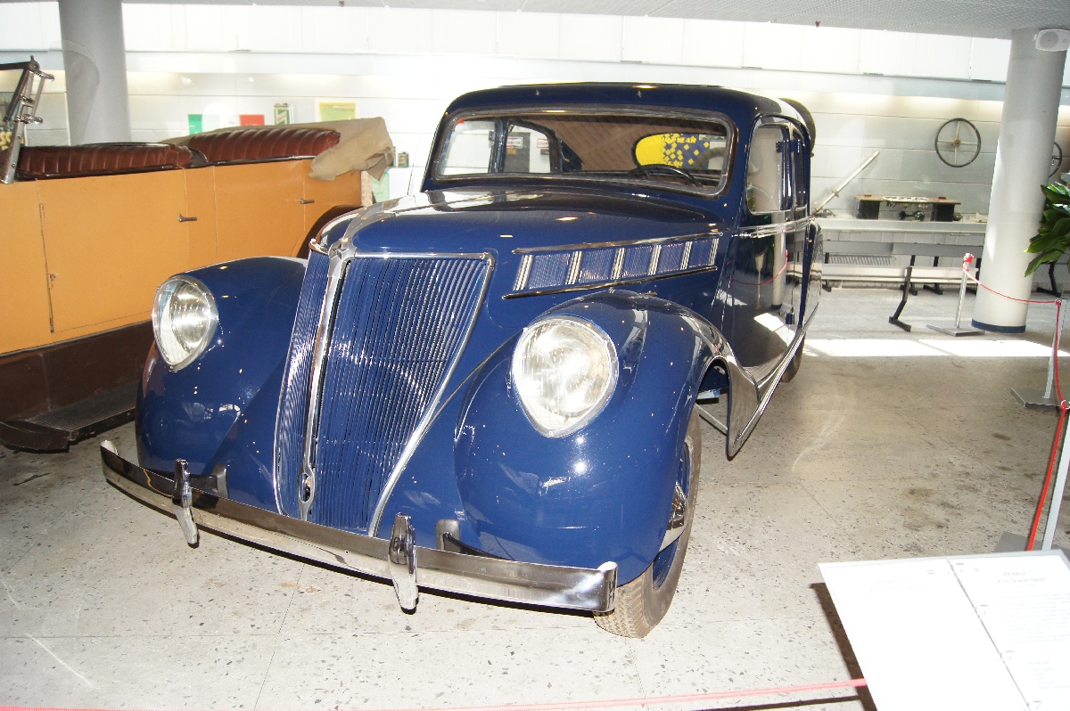 Renault Viva Grand Sport, 1938.  Riga Motor Museum.