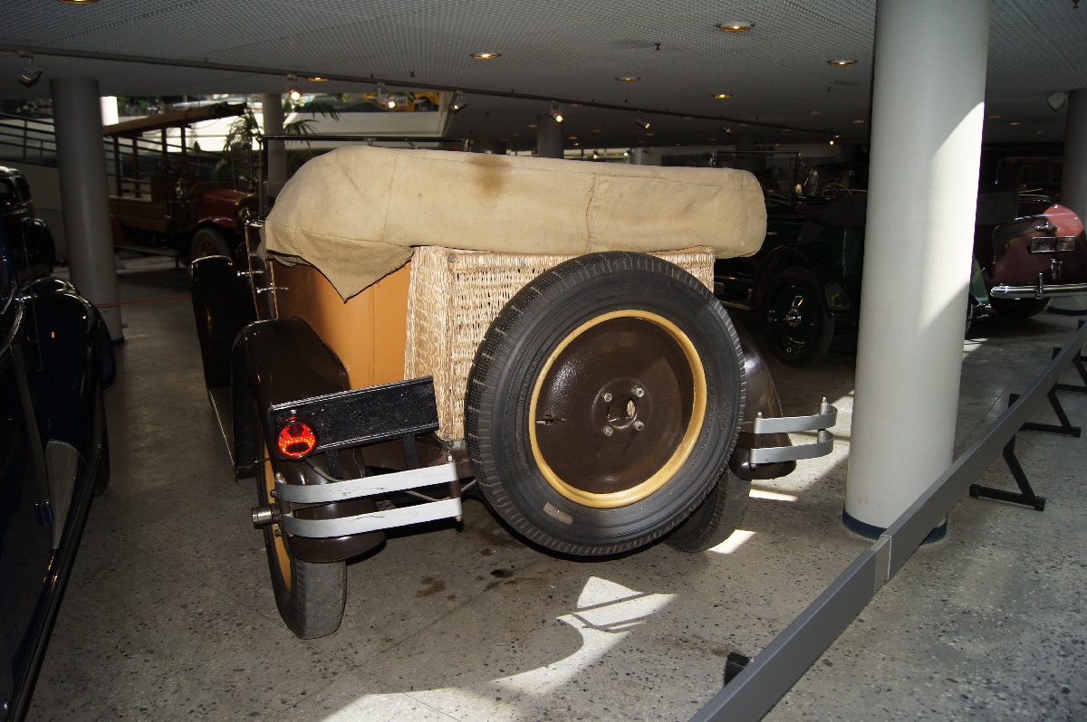 Renault 10 CV (9/45 HP), 1928. Рижский Моторный музей.