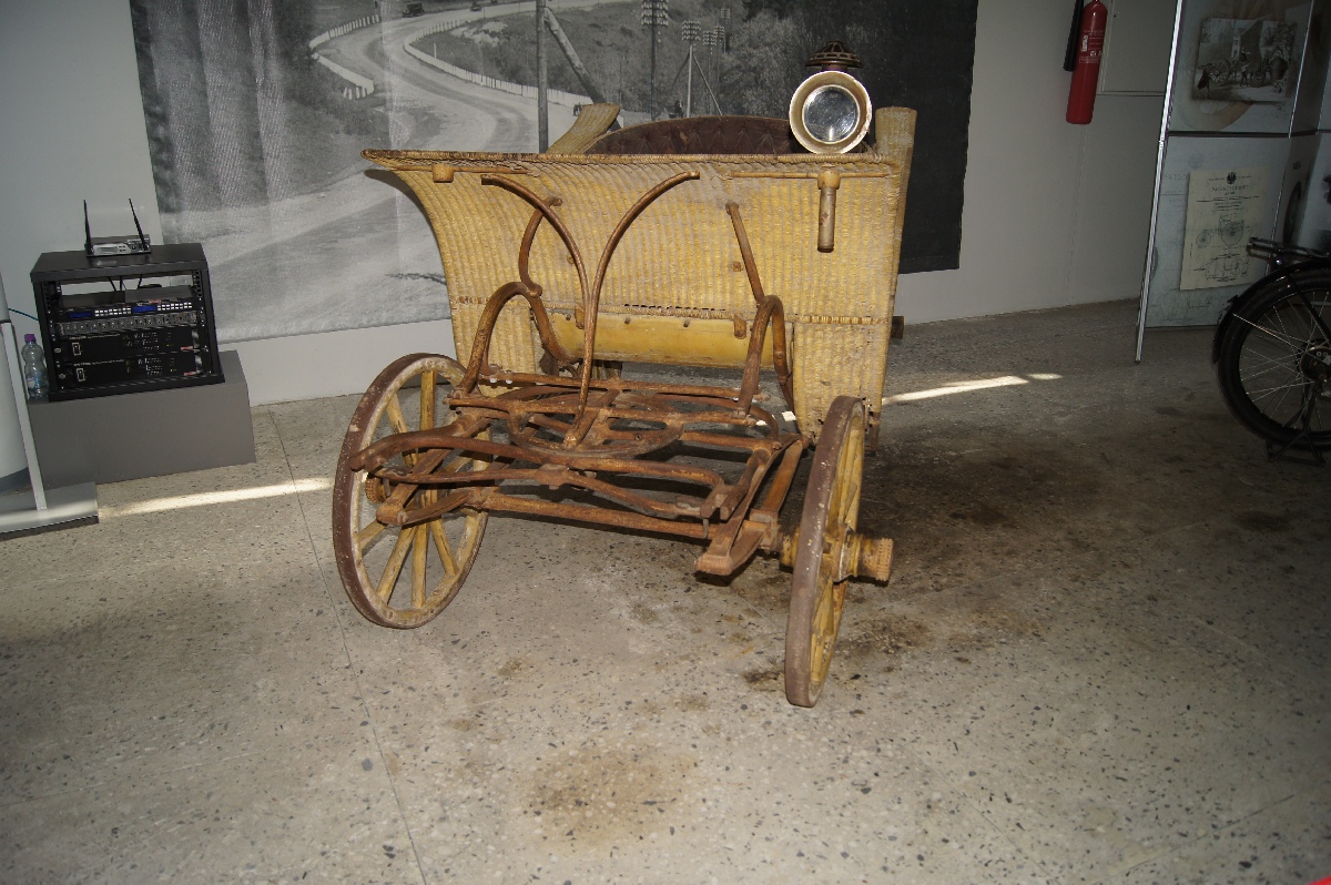 Повозка (дрожки), начало XX века.  Рижский Моторный музей.