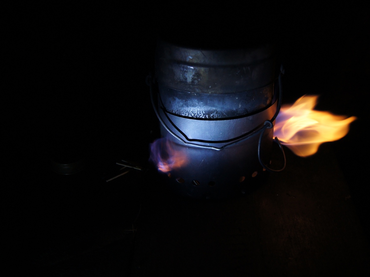 Swedish Army pot in the dark.  Piknik in Paldiski. RMK Paldiski, Lõkkekoht Paldiski.