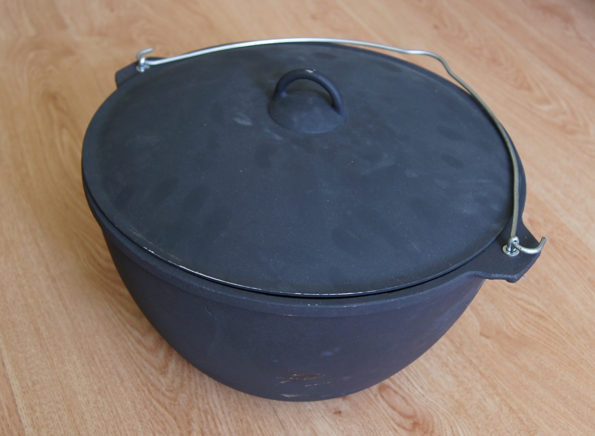  Казан белорусский, чугунный, 