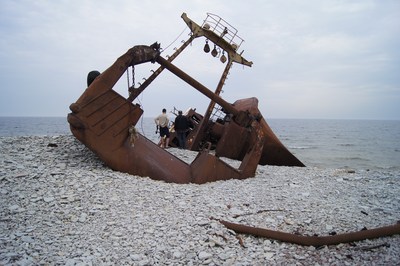Ржавый корабль острове Осмуссаар