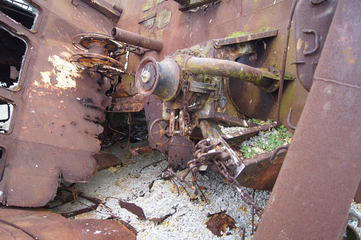  Ржавый корабль на острове Осмуссаар.