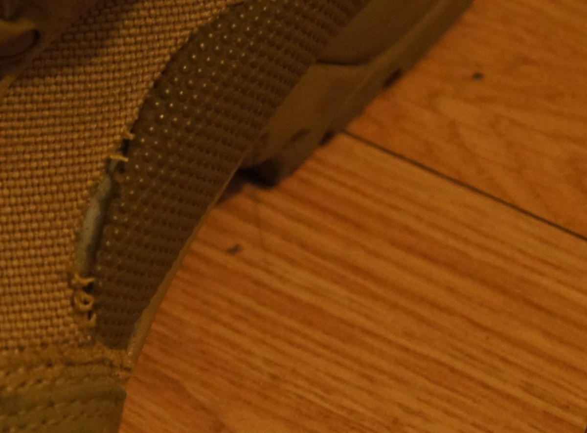 Порвавшийся шов.  Ботинки MAGNUM. Год спустя.