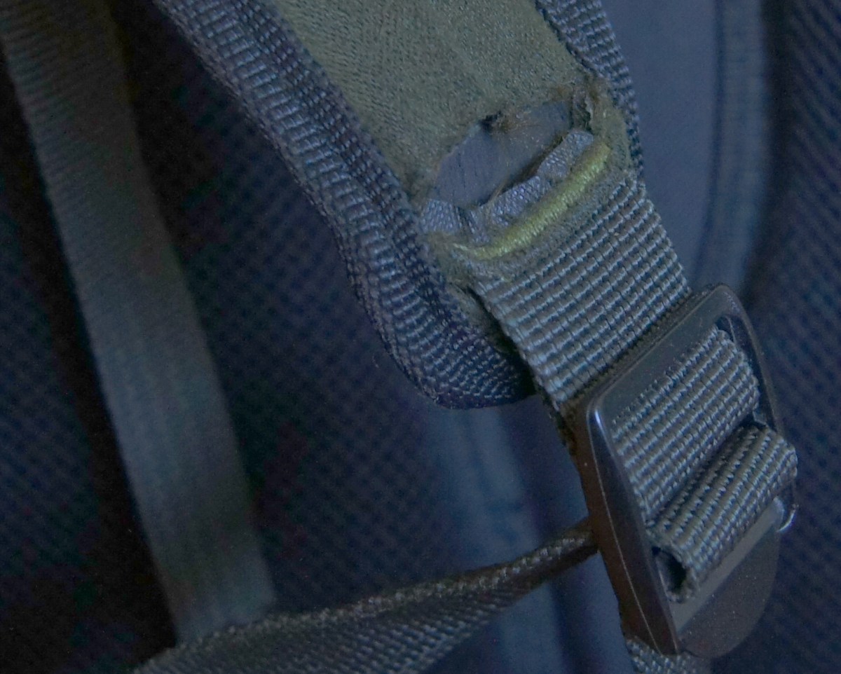  Рюкзак deerhunter порвался.